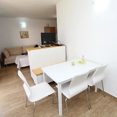 Hanna Apartman *